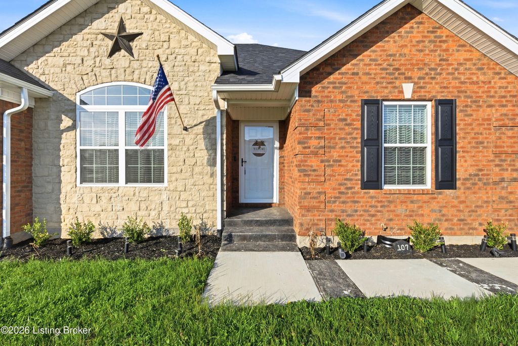 Photo of 107 Dakota Ct, Bloomfield, KY 40008 (MLS # 1712490)