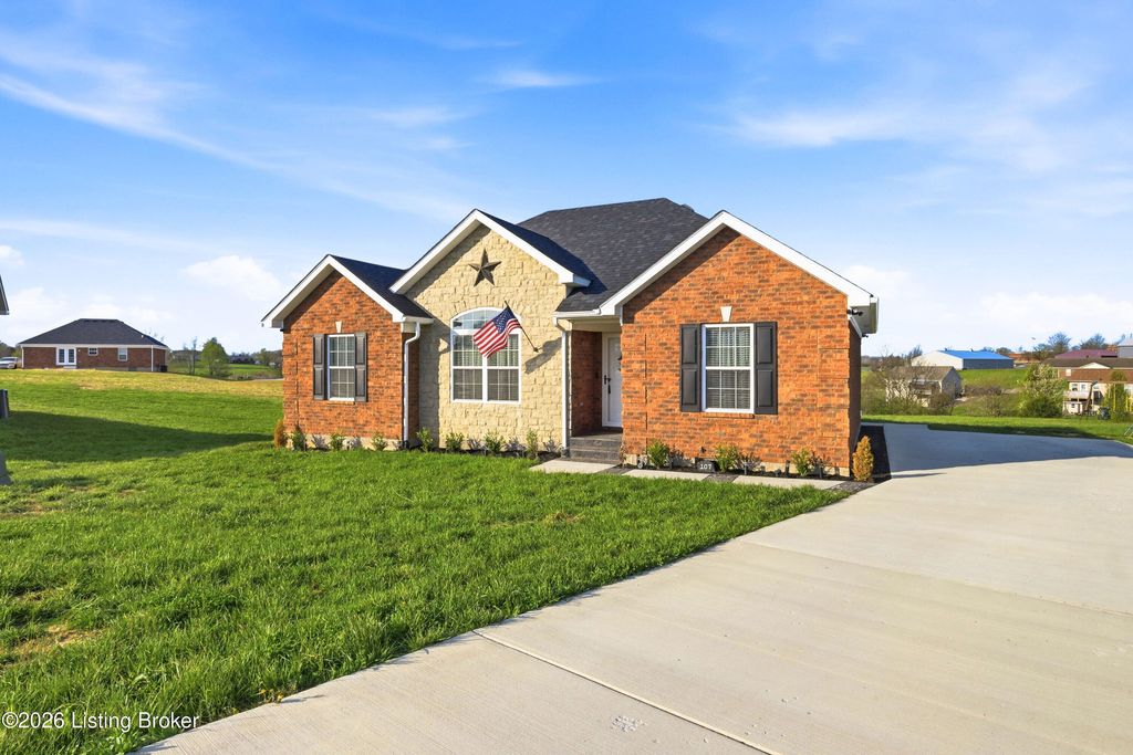 Photo of 107 Dakota Ct, Bloomfield, KY 40008 (MLS # 1712490)