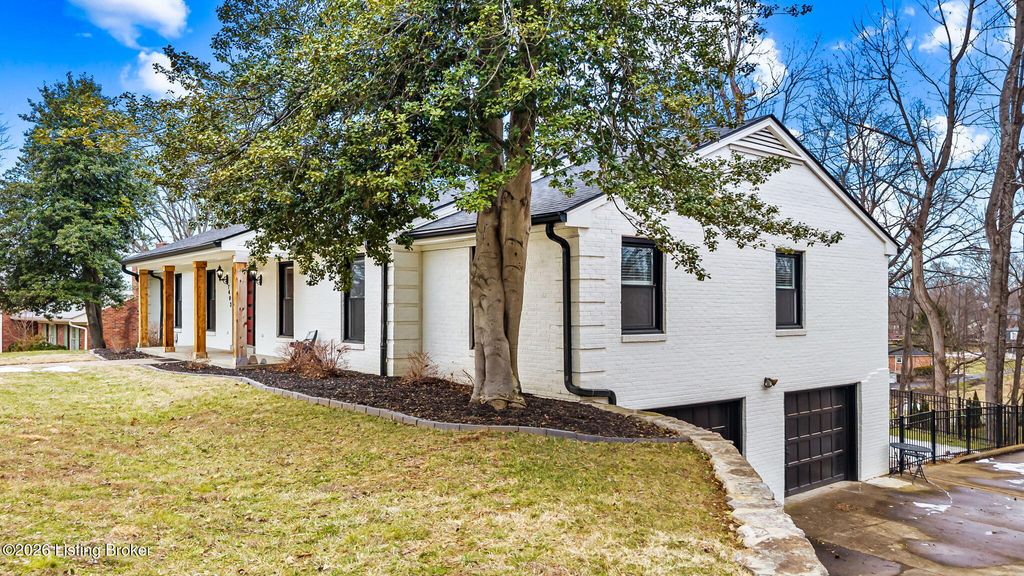 Photo of 7403 Shadwell Ln, Prospect, KY 40059 (MLS # 1709081)