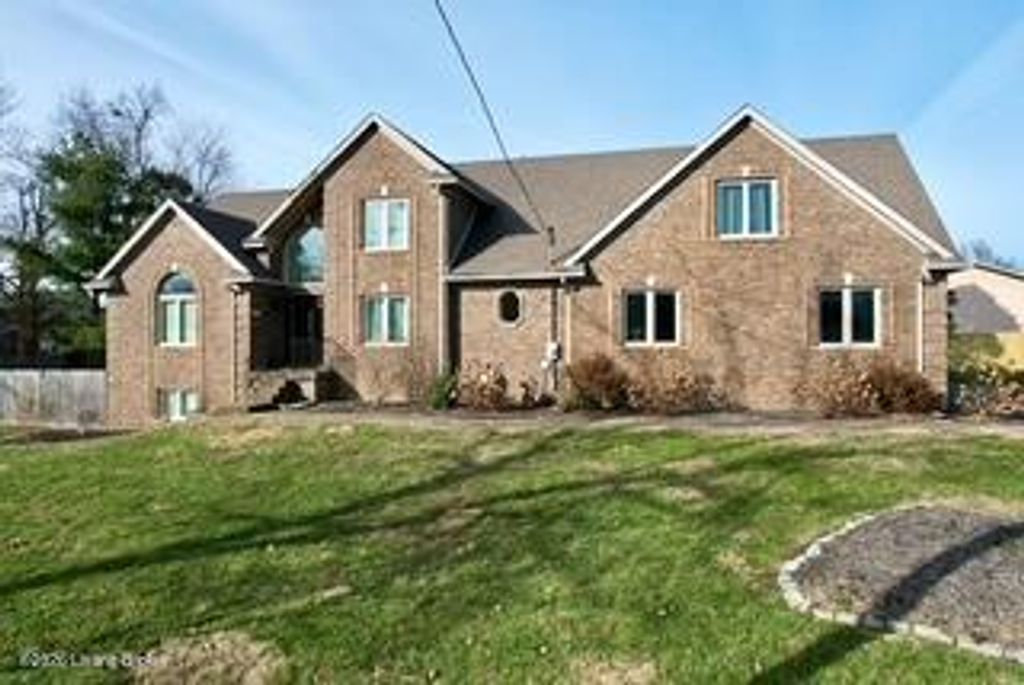 Photo of 5405 Colonyridge Rd, Louisville, KY 40229 (MLS # 1706174)