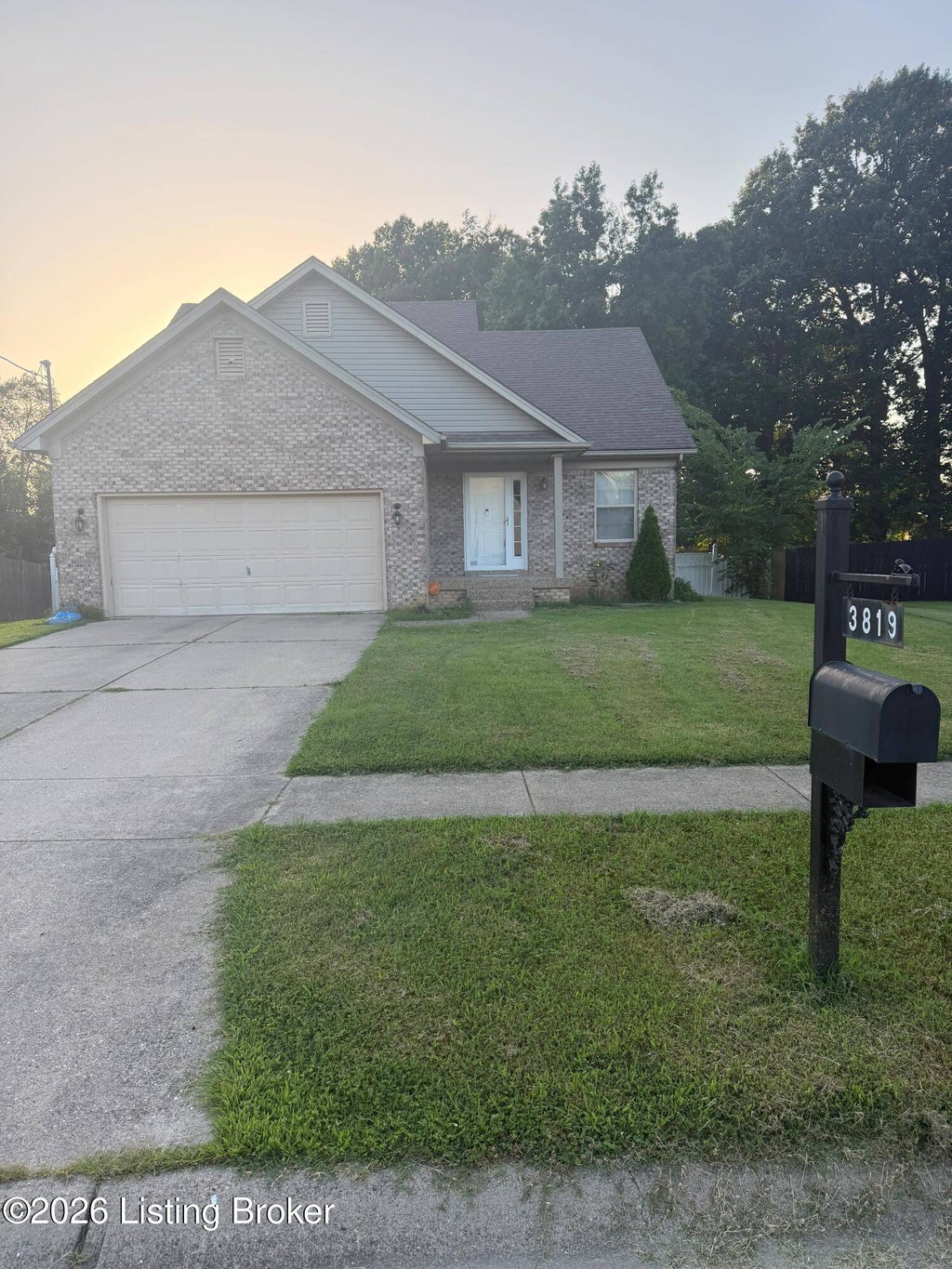 Photo of 3819 Melda Ln, Louisville, KY 40219 (MLS # 1722368)