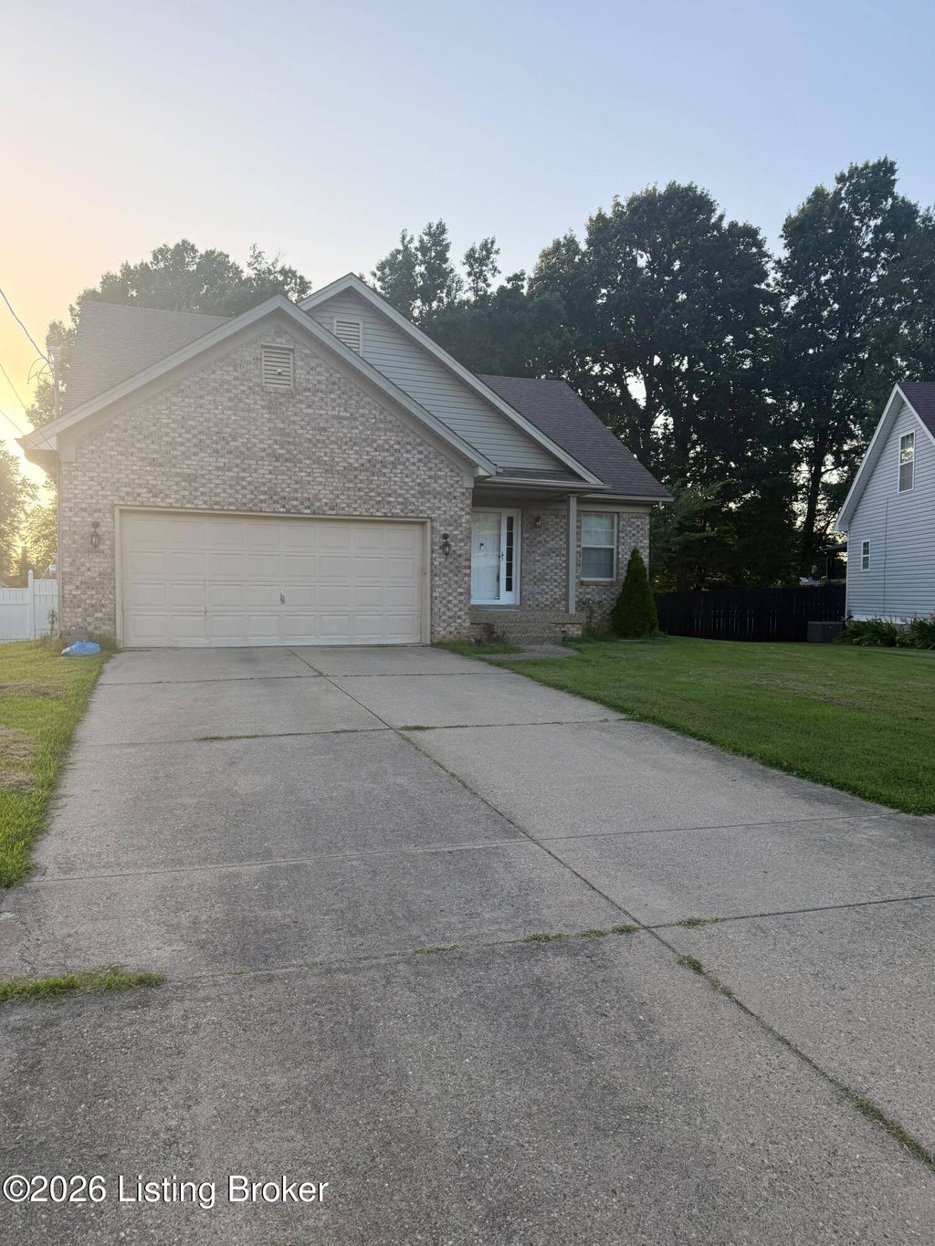 Photo of 3819 Melda Ln, Louisville, KY 40219 (MLS # 1722368)