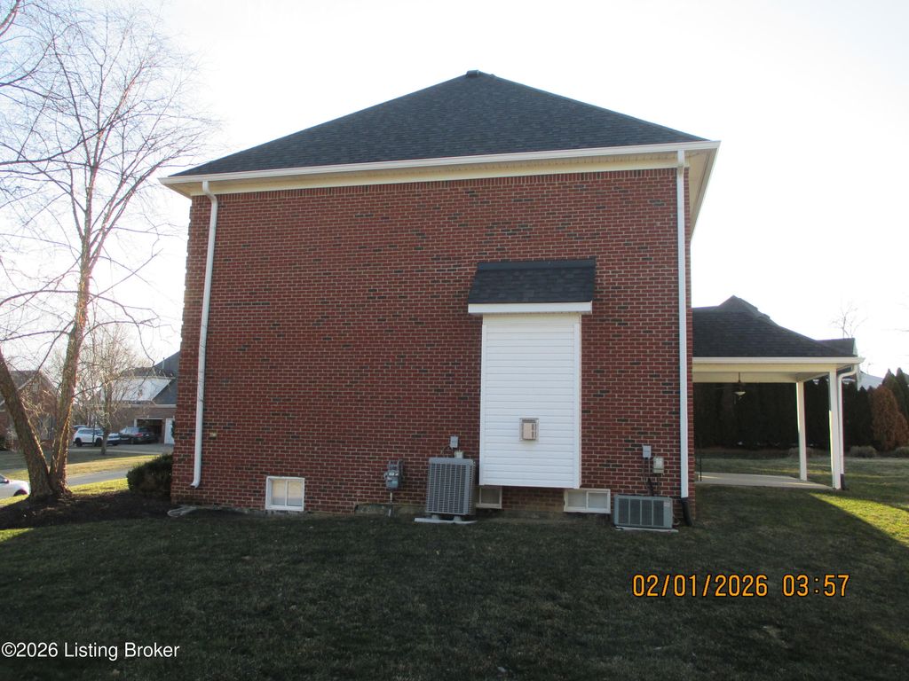 Photo of 1217 Blackthorn Rd, Louisville, KY 40243 (MLS # 1707823)