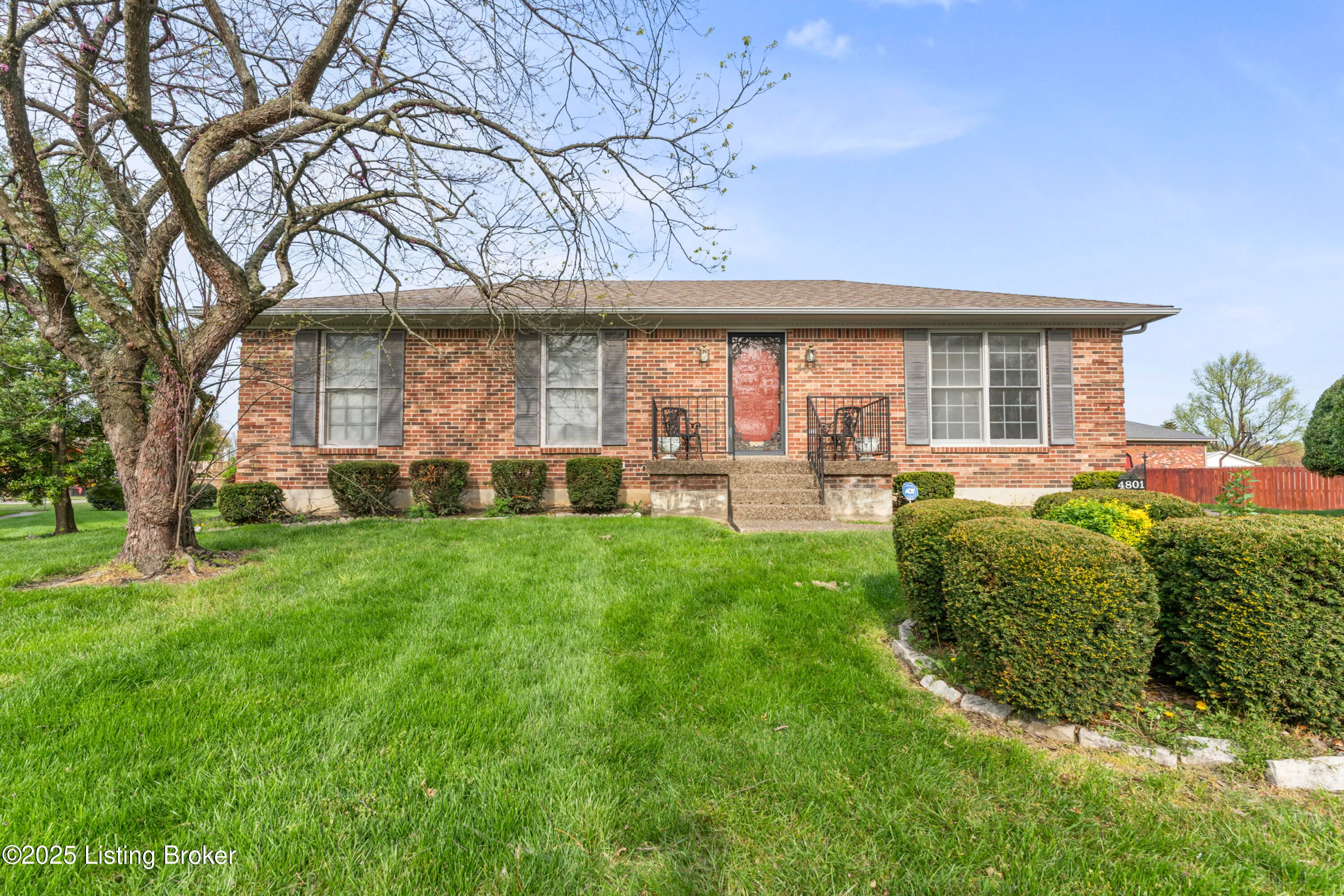 Louisville, Kentucky 40218, United States, 3 Bedrooms Bedrooms, ,2 BathroomsBathrooms,Residential,Pending,113905