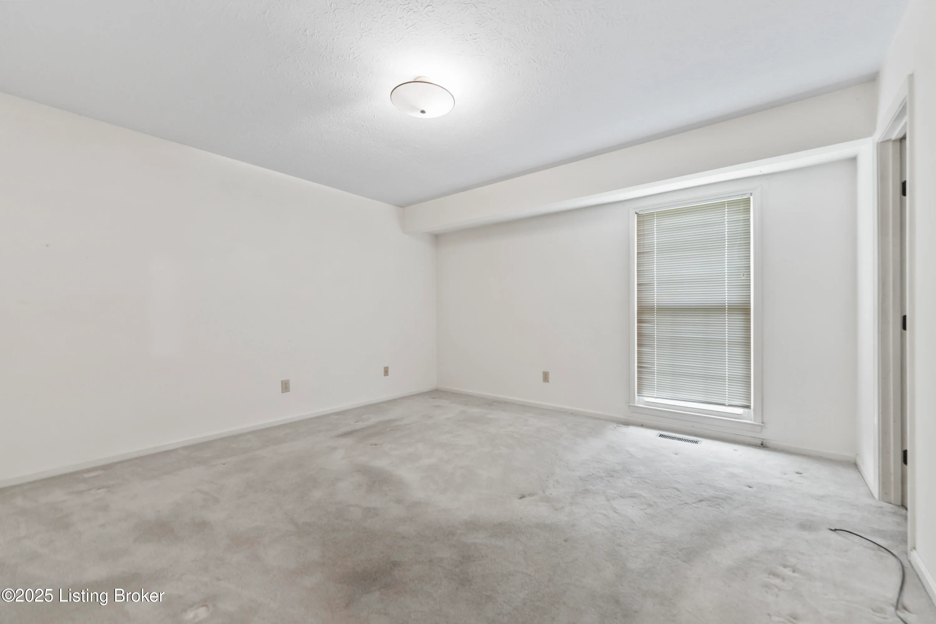 Louisville, Kentucky 40218, United States, 3 Bedrooms Bedrooms, ,2 BathroomsBathrooms,Residential,Pending,113905