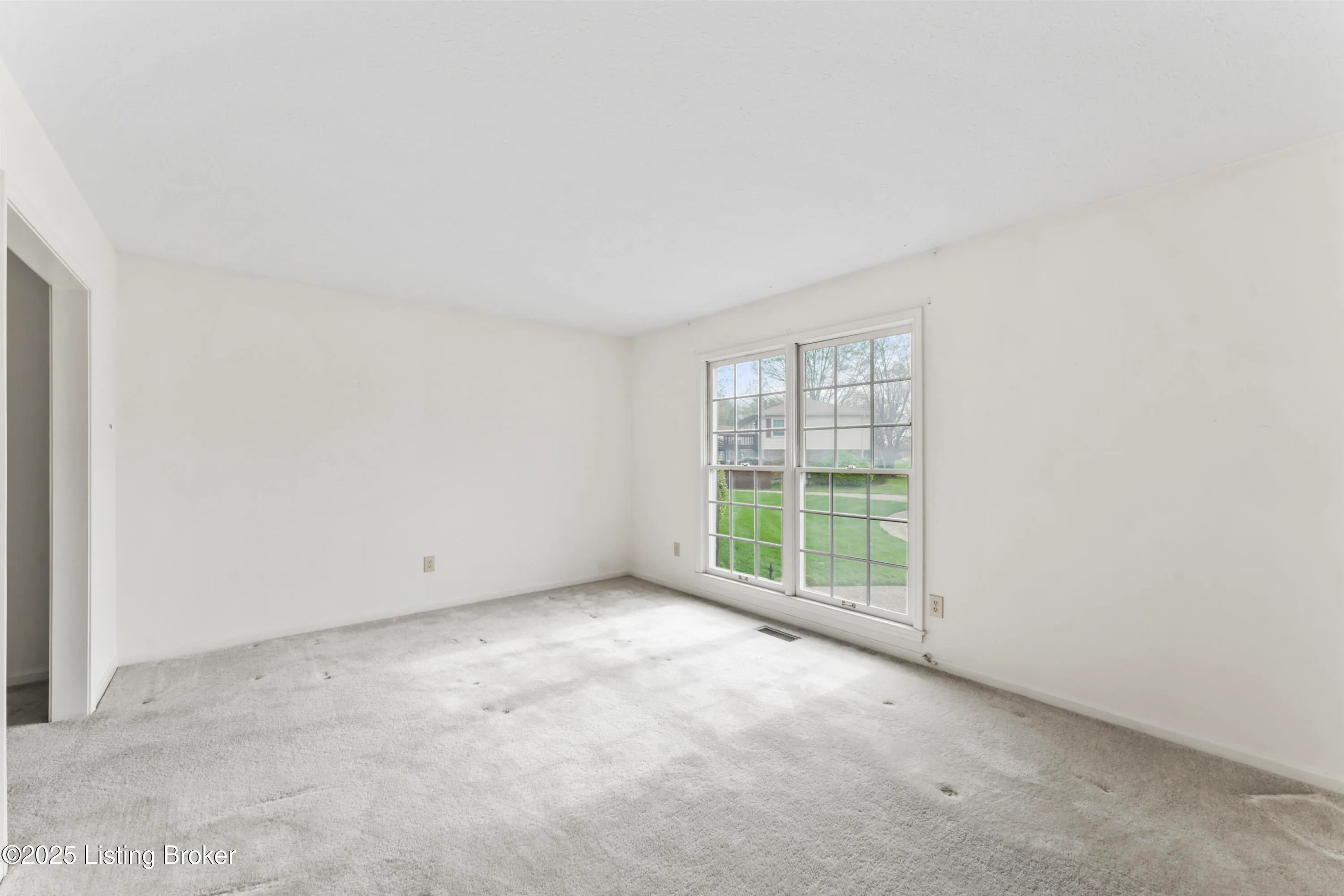 Louisville, Kentucky 40218, United States, 3 Bedrooms Bedrooms, ,2 BathroomsBathrooms,Residential,Pending,113905