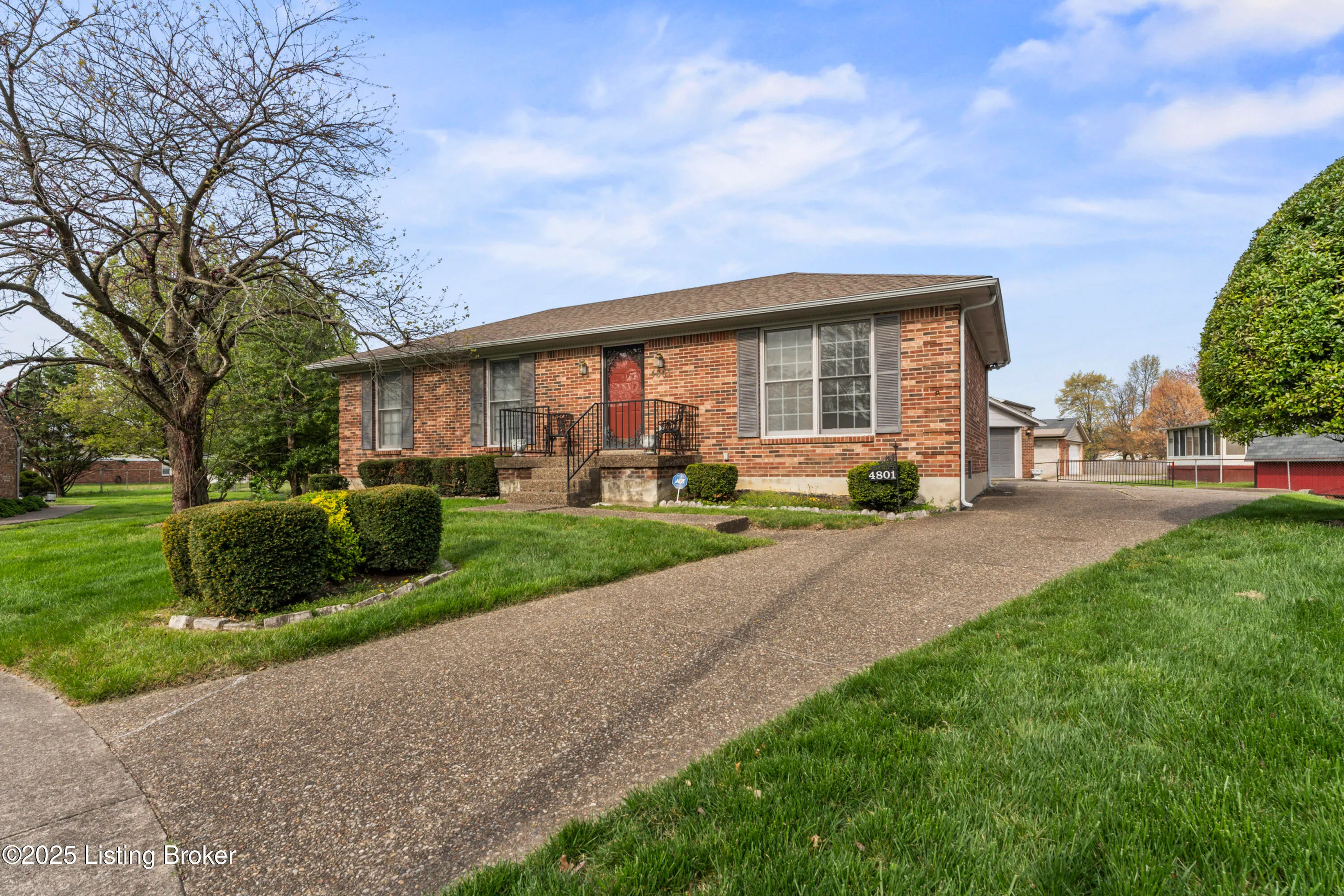 Louisville, Kentucky 40218, United States, 3 Bedrooms Bedrooms, ,2 BathroomsBathrooms,Residential,Pending,113905