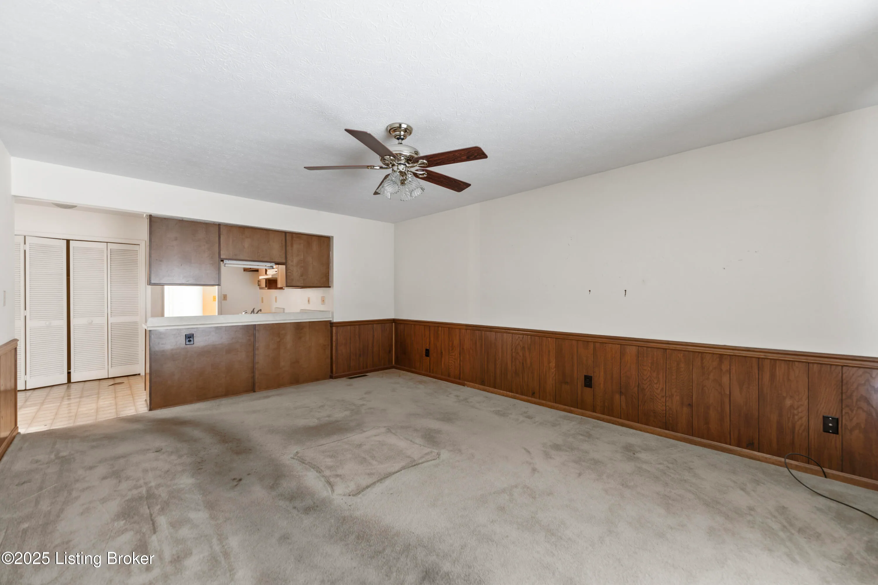 Louisville, Kentucky 40218, United States, 3 Bedrooms Bedrooms, ,2 BathroomsBathrooms,Residential,Pending,113905