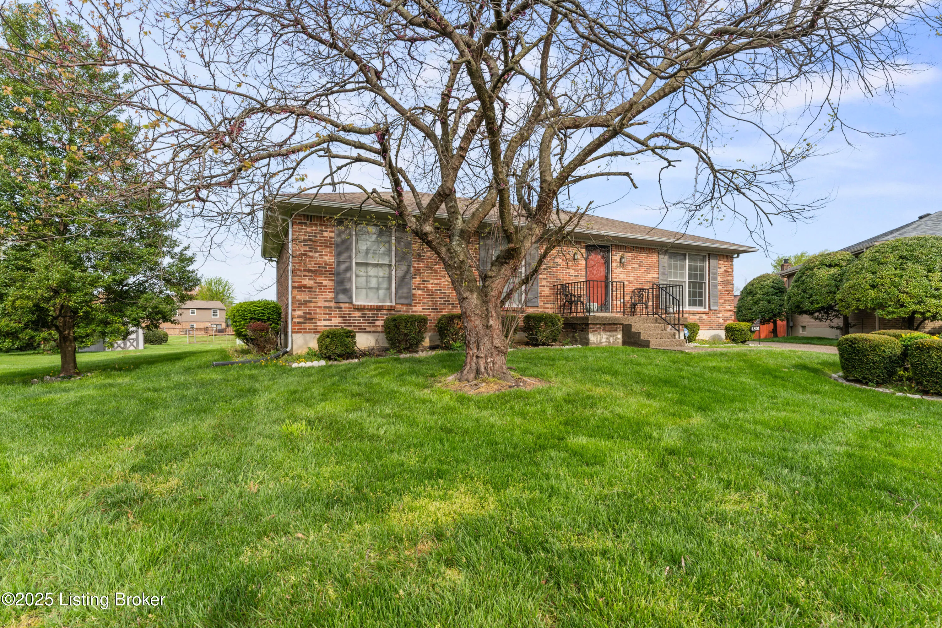 Louisville, Kentucky 40218, United States, 3 Bedrooms Bedrooms, ,2 BathroomsBathrooms,Residential,Pending,113905