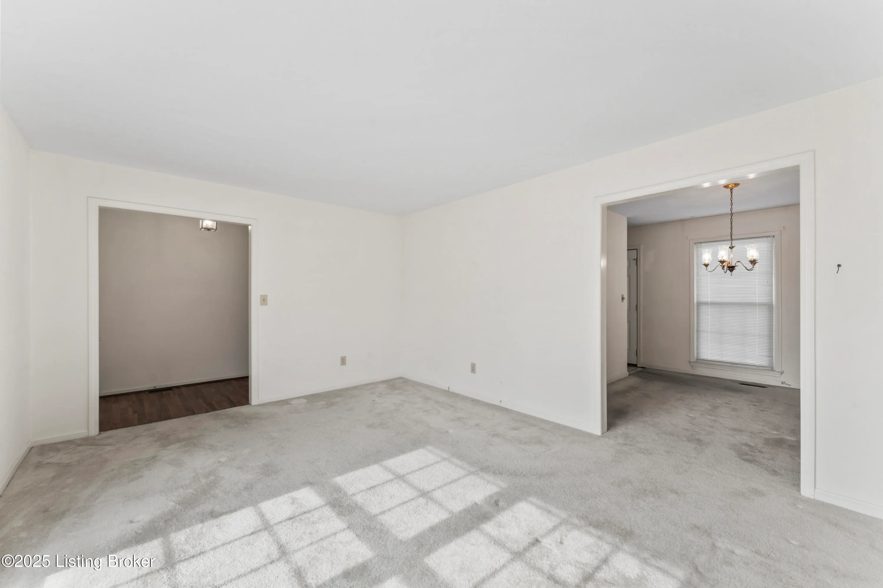 Louisville, Kentucky 40218, United States, 3 Bedrooms Bedrooms, ,2 BathroomsBathrooms,Residential,Pending,113905