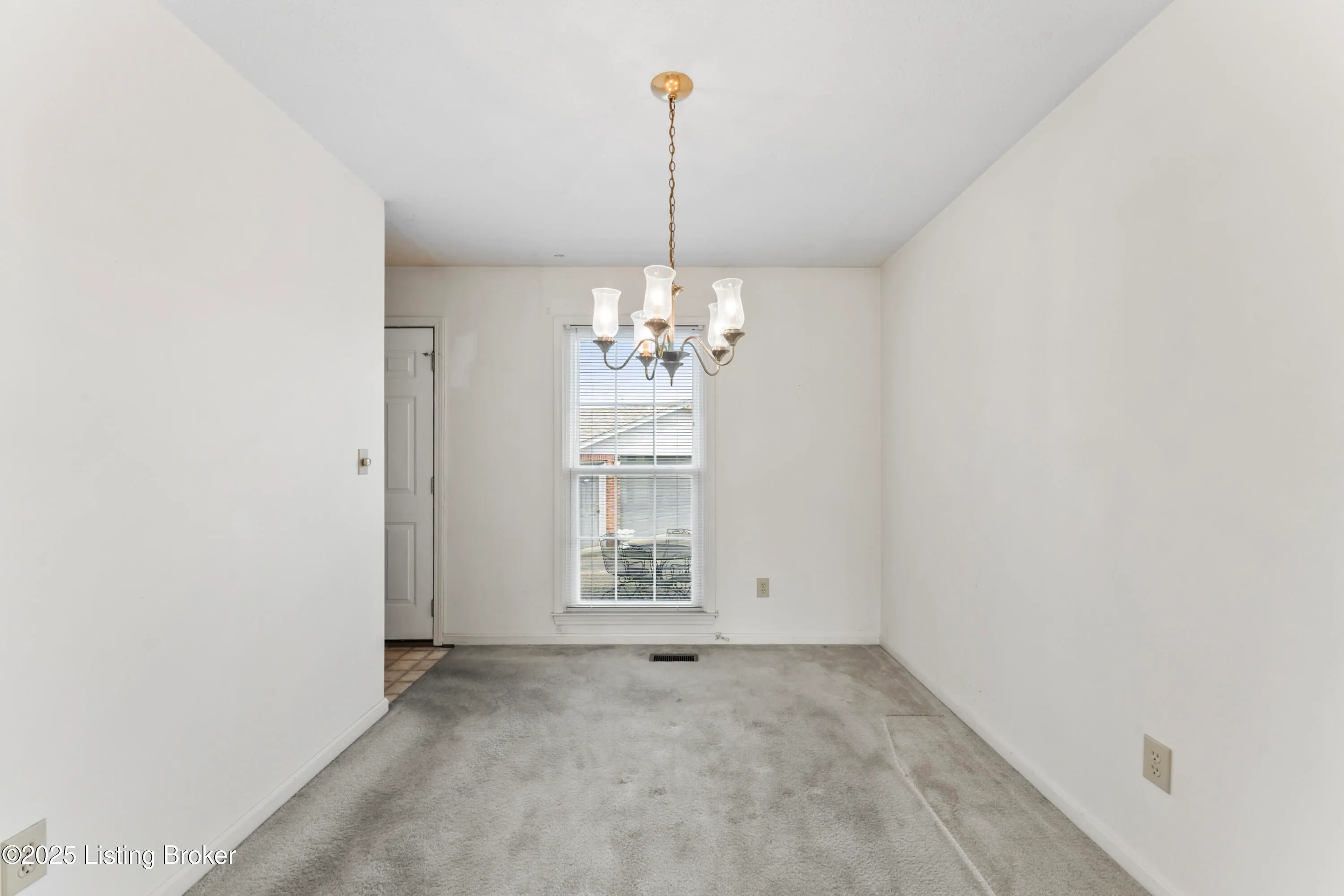Louisville, Kentucky 40218, United States, 3 Bedrooms Bedrooms, ,2 BathroomsBathrooms,Residential,Pending,113905