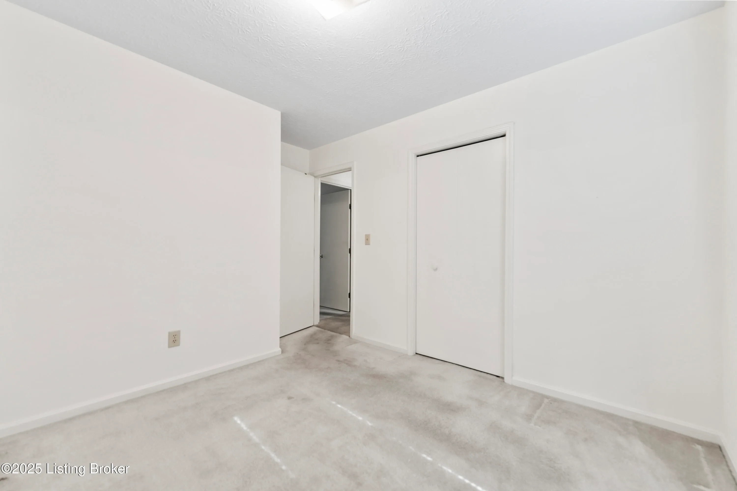 Louisville, Kentucky 40218, United States, 3 Bedrooms Bedrooms, ,2 BathroomsBathrooms,Residential,Pending,113905