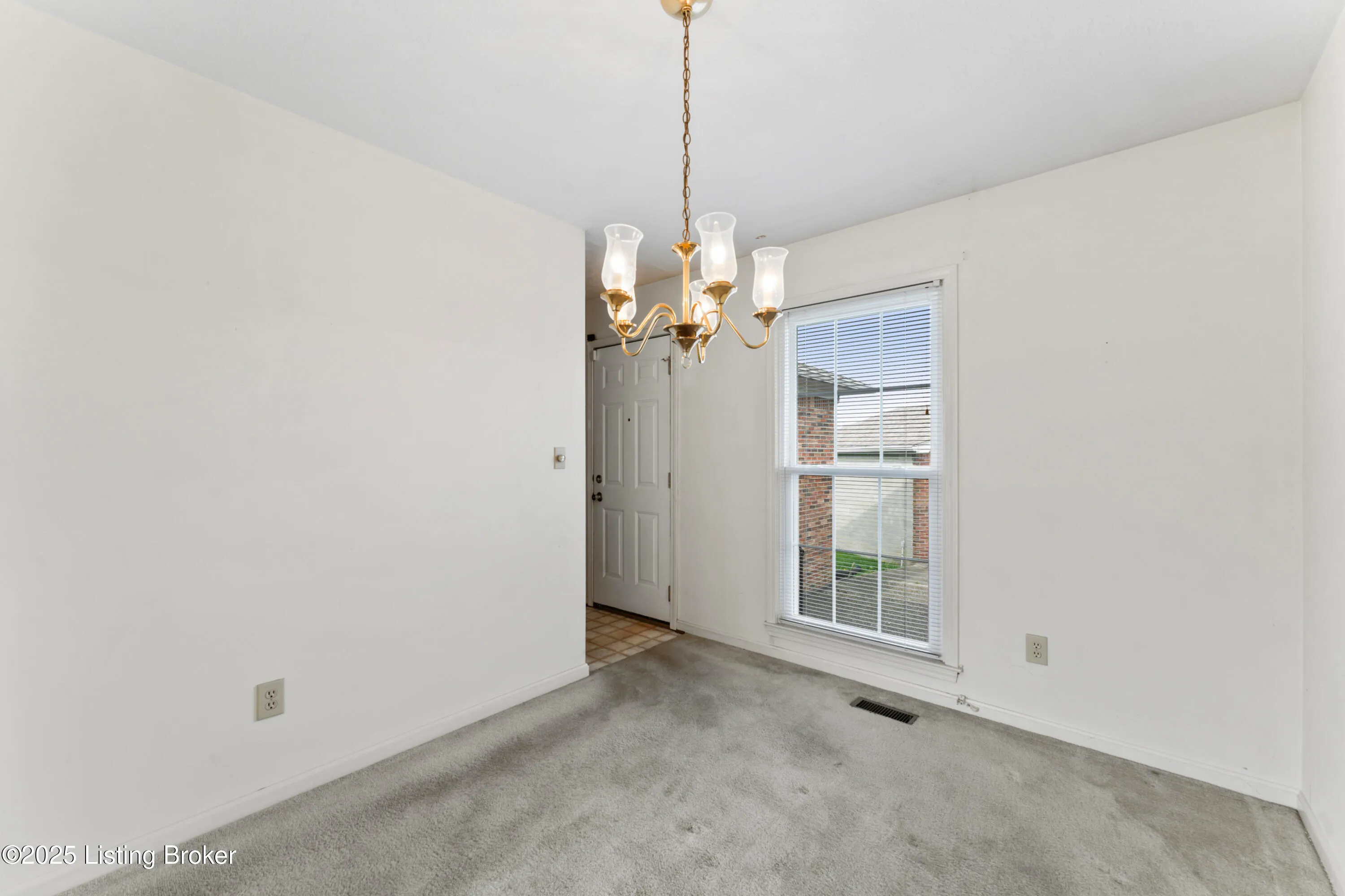 Louisville, Kentucky 40218, United States, 3 Bedrooms Bedrooms, ,2 BathroomsBathrooms,Residential,Pending,113905