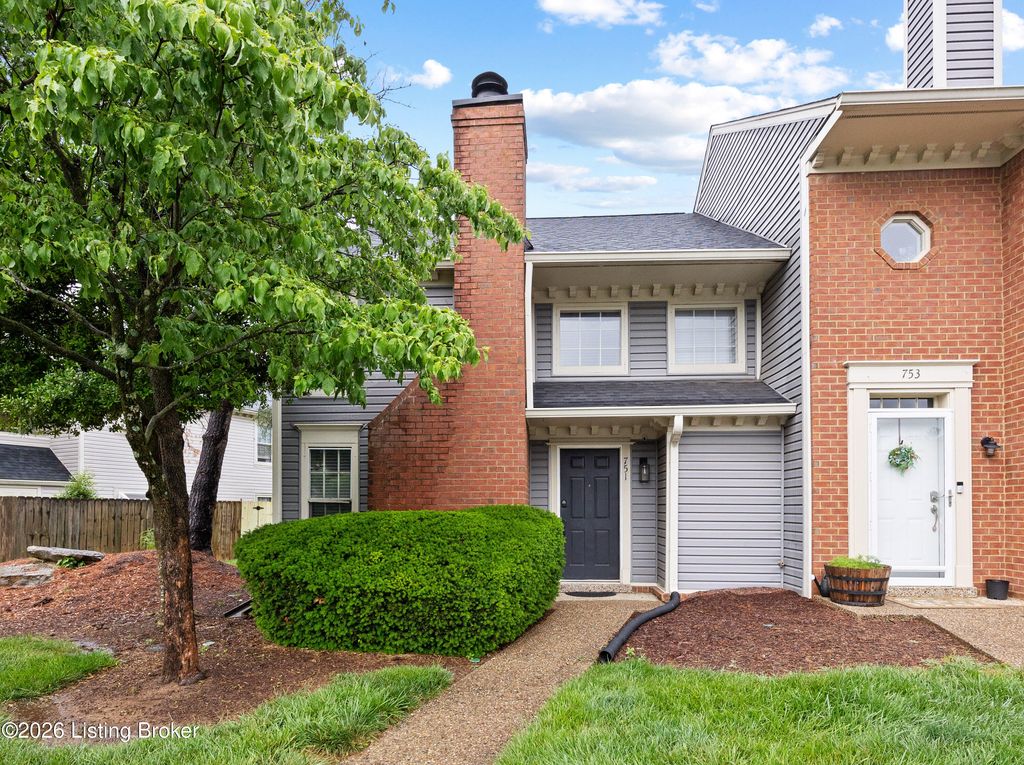 Photo of 751 Yorkwood Pl, Louisville, KY 40223 (MLS # 1718261)