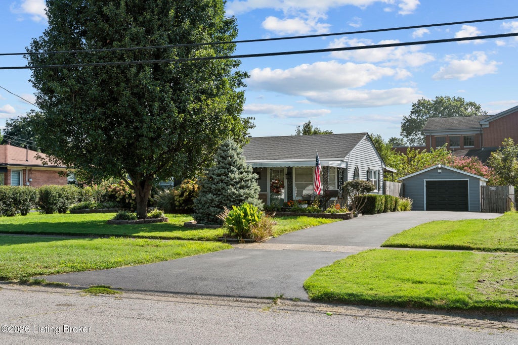 Photo of 9105 Seaforth Dr, Louisville, KY 40258 (MLS # 1727533)