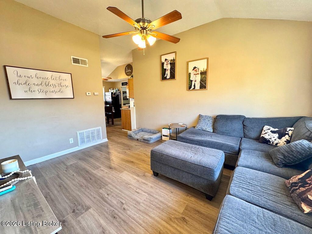 Photo of 13405 Lidcomb Ave, Louisville, KY 40272 (MLS # 1707323)