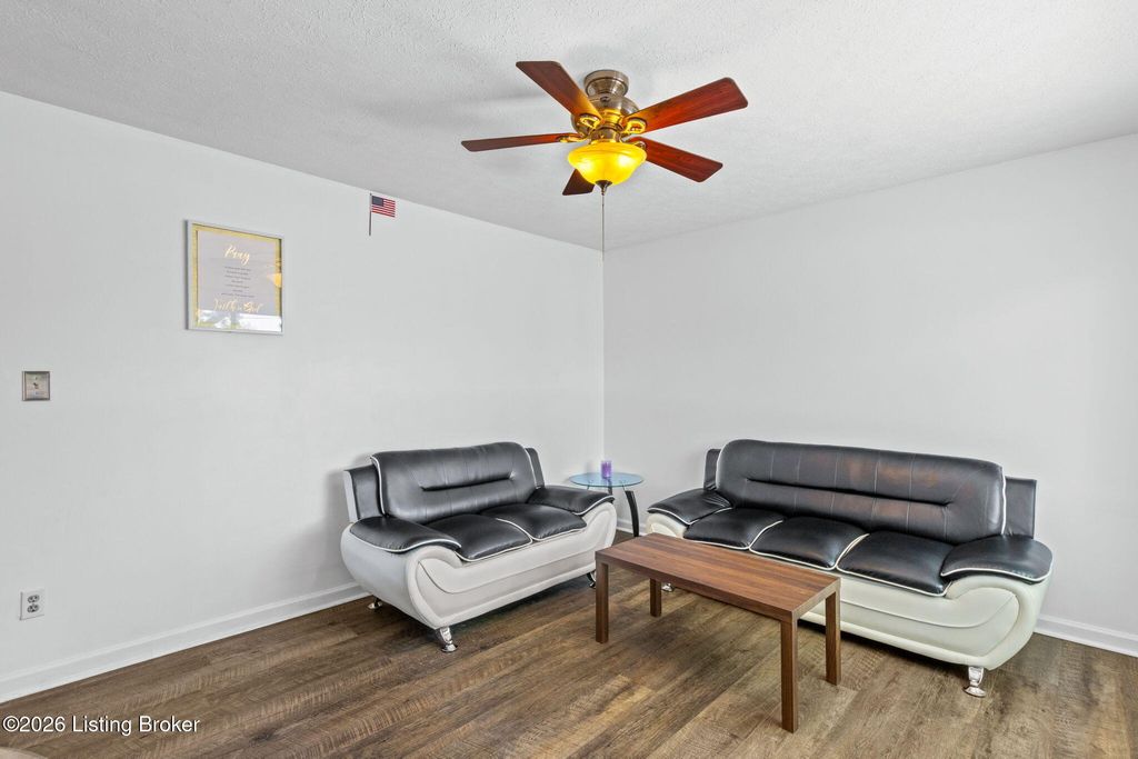 Photo of 104 Mackie Ct, Louisville, KY 40214 (MLS # 1713934)