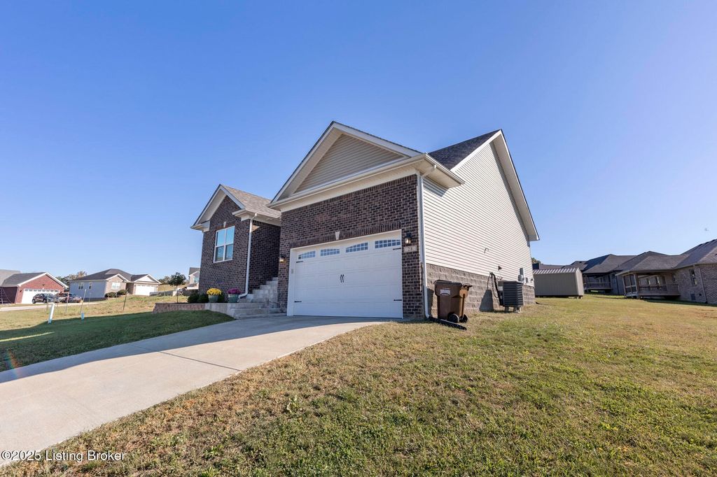 Photo of 28 Nashville Ct, Taylorsville, KY 40071 (MLS # 1701599)