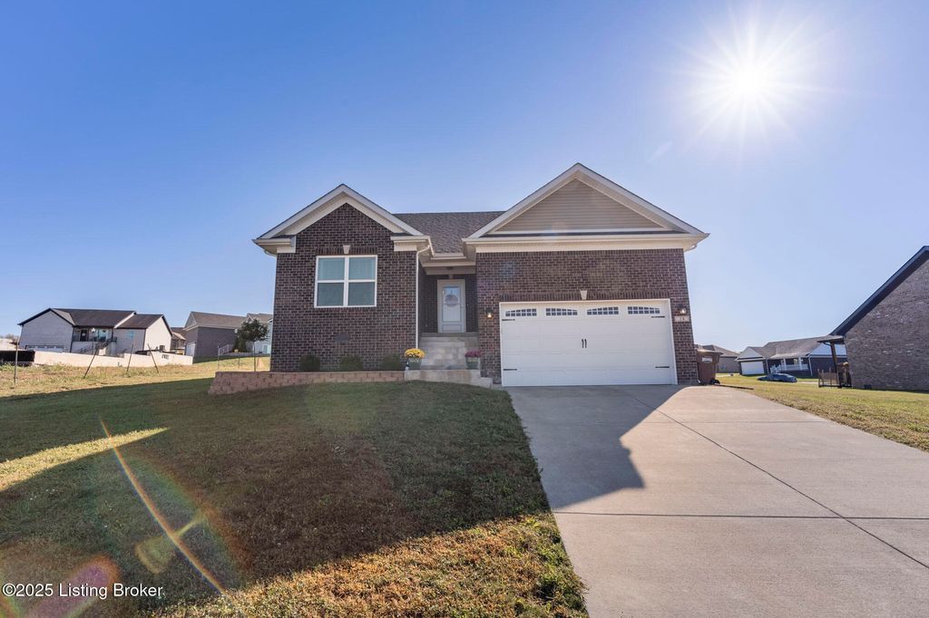 Photo of 28 Nashville Ct, Taylorsville, KY 40071 (MLS # 1701599)