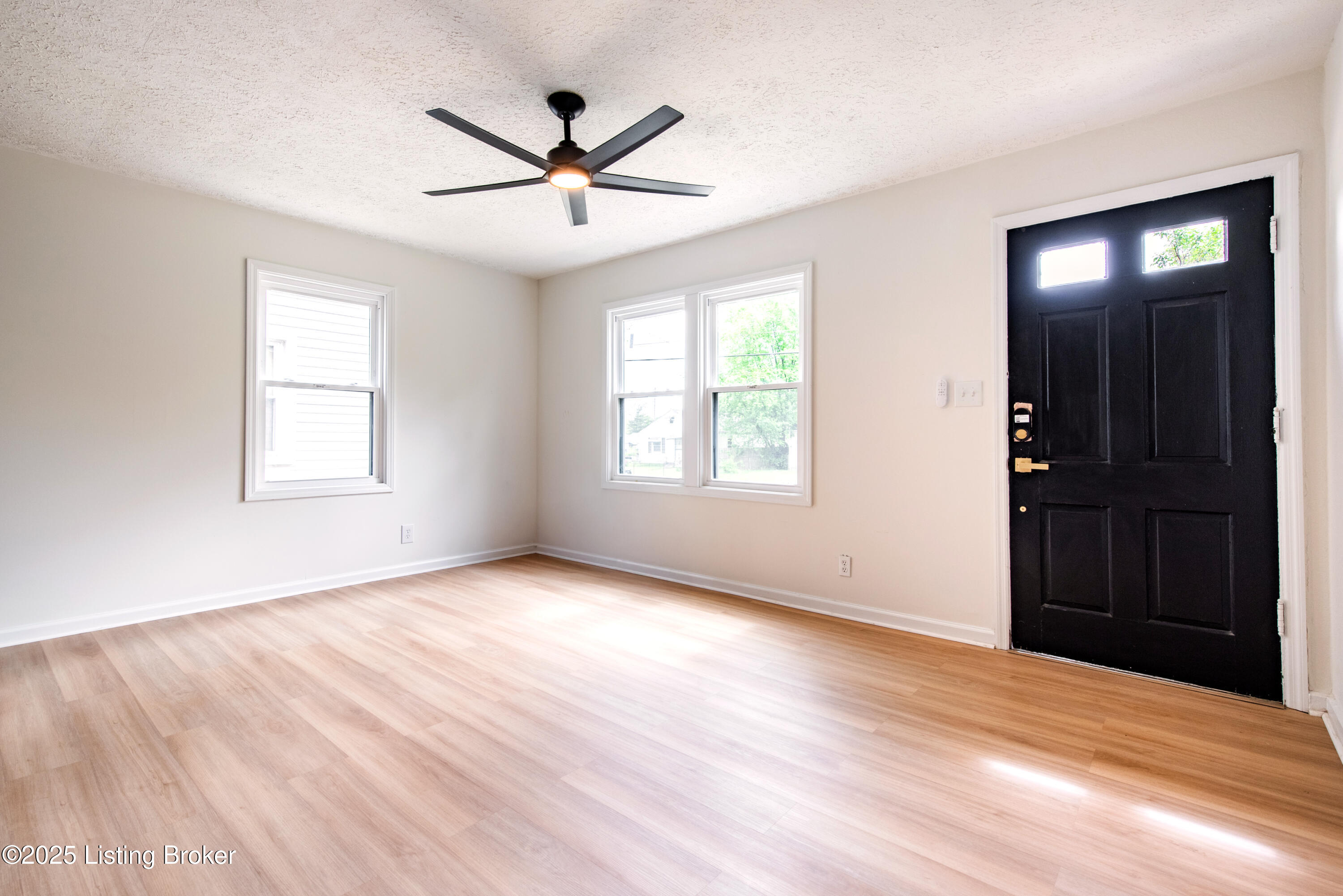 3433 Glendale Ave, Louisville, Pennsylvania image 4