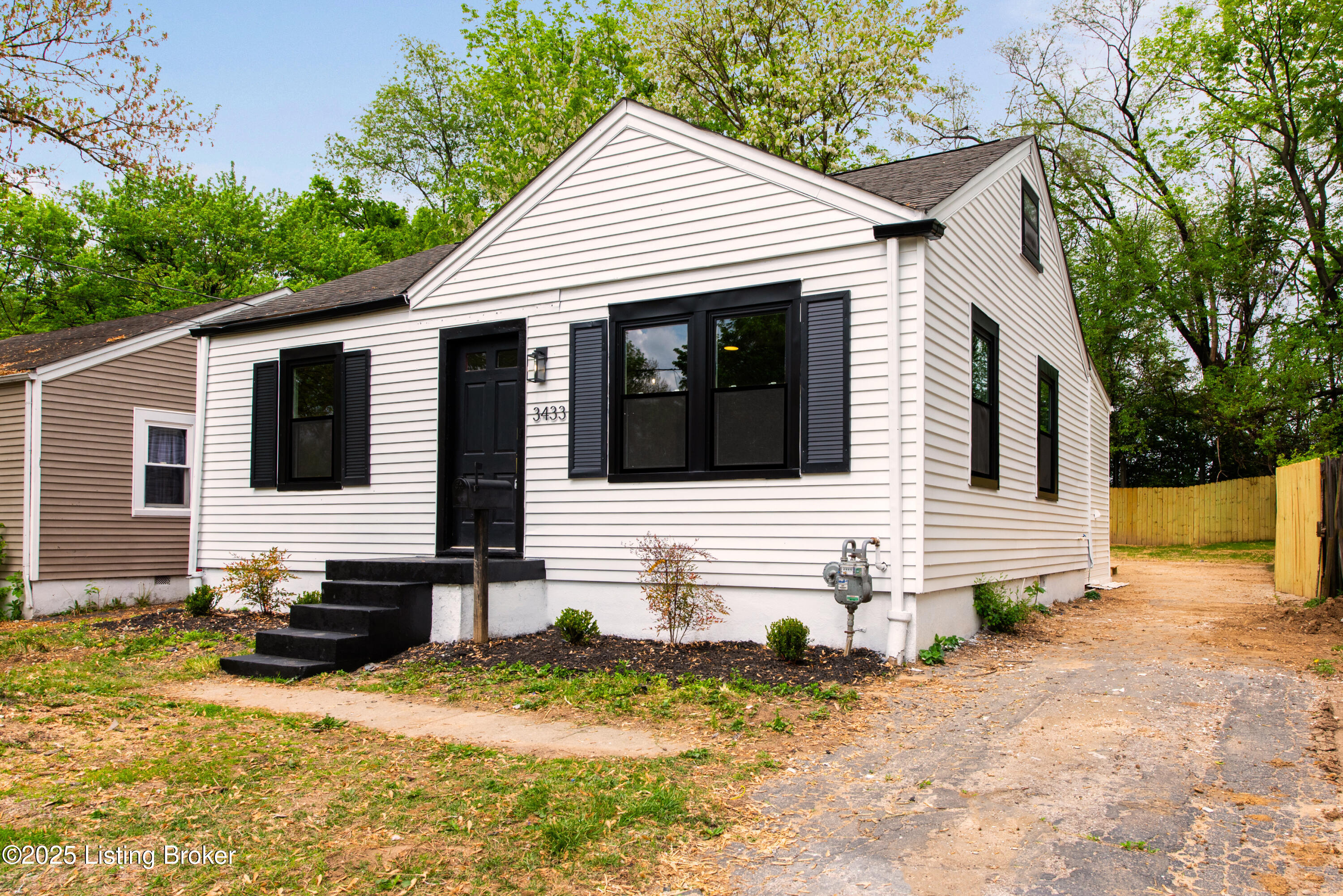 3433 Glendale Ave, Louisville, Pennsylvania image 2