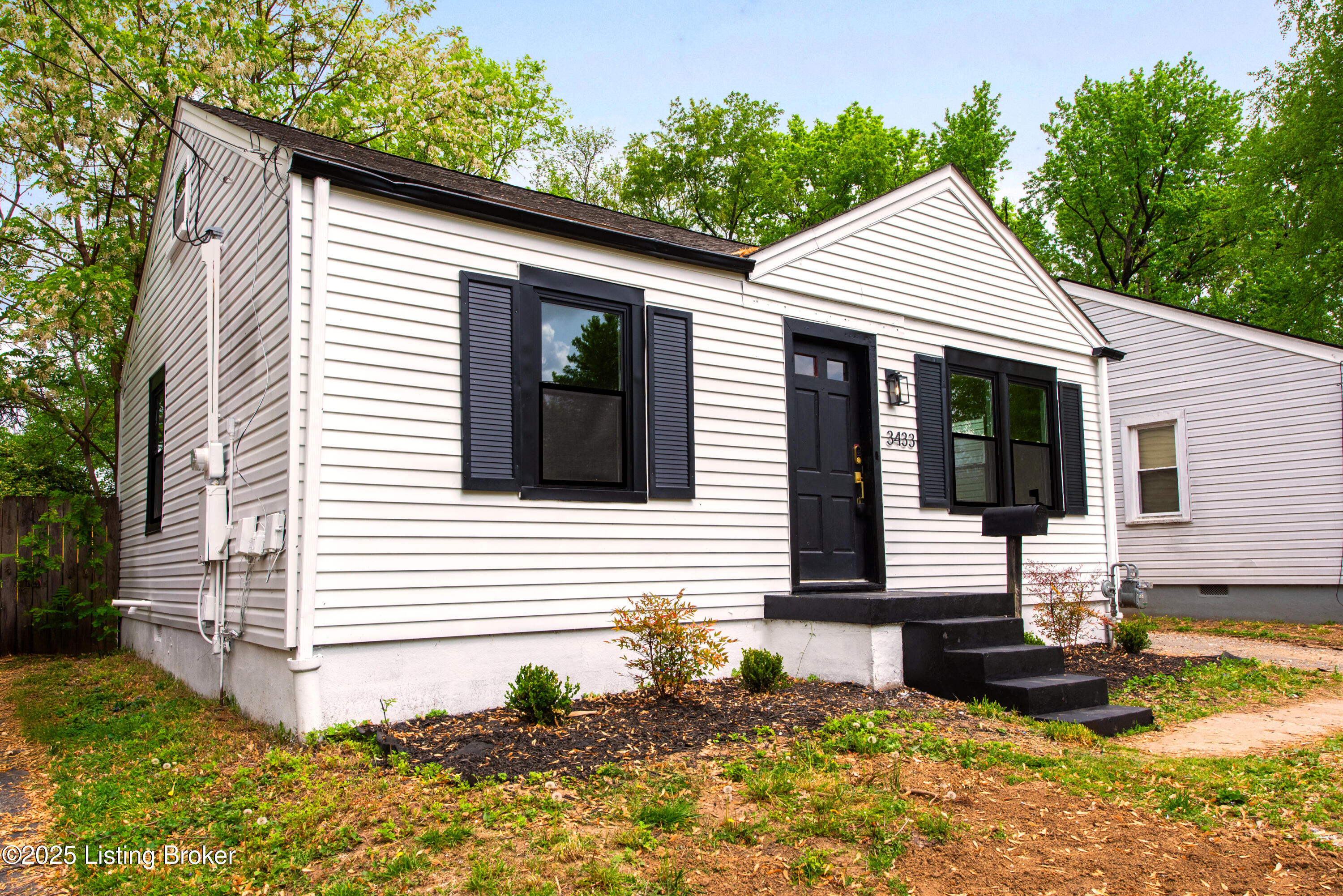 3433 Glendale Ave, Louisville, Pennsylvania image 3