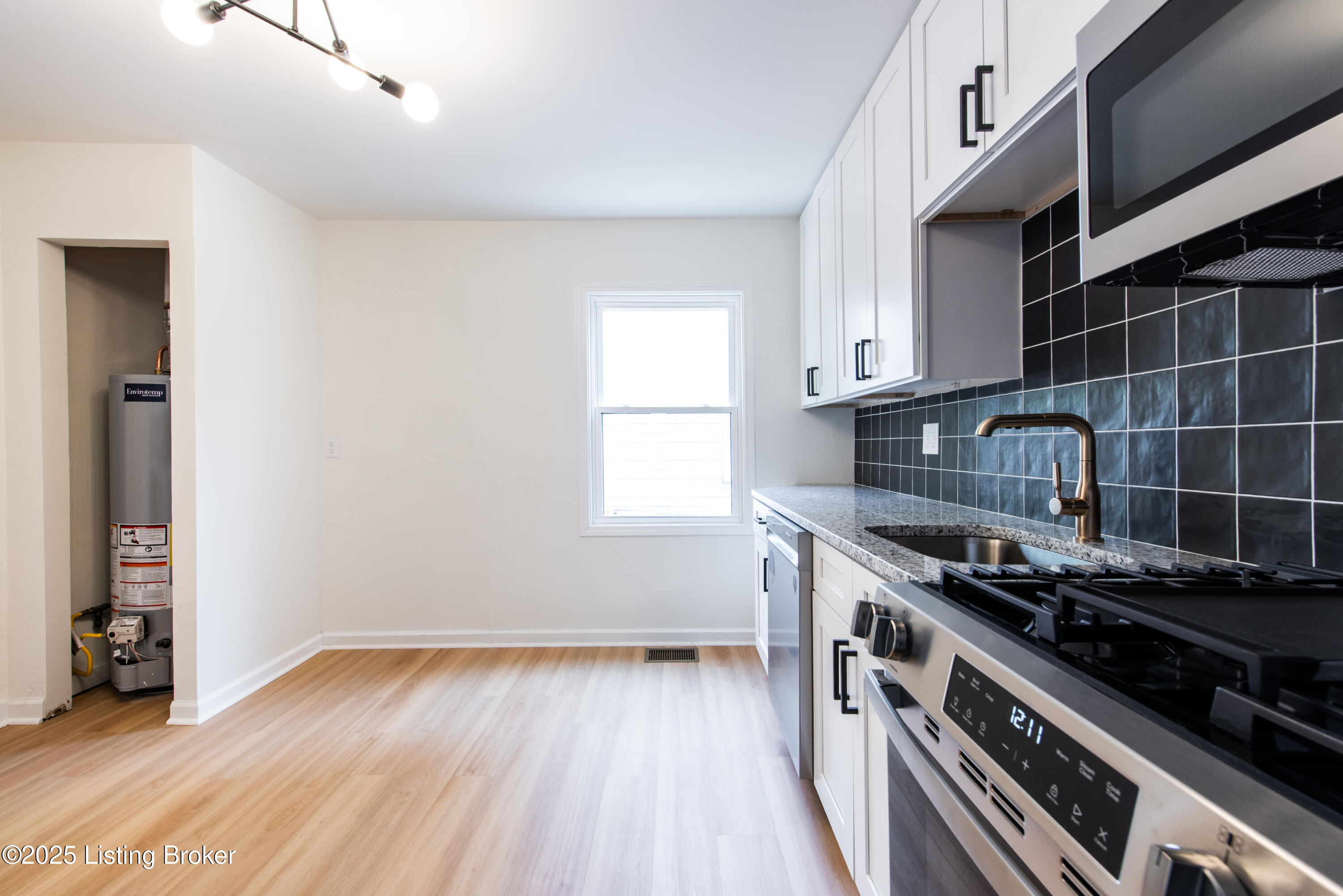 3433 Glendale Ave, Louisville, Pennsylvania image 9