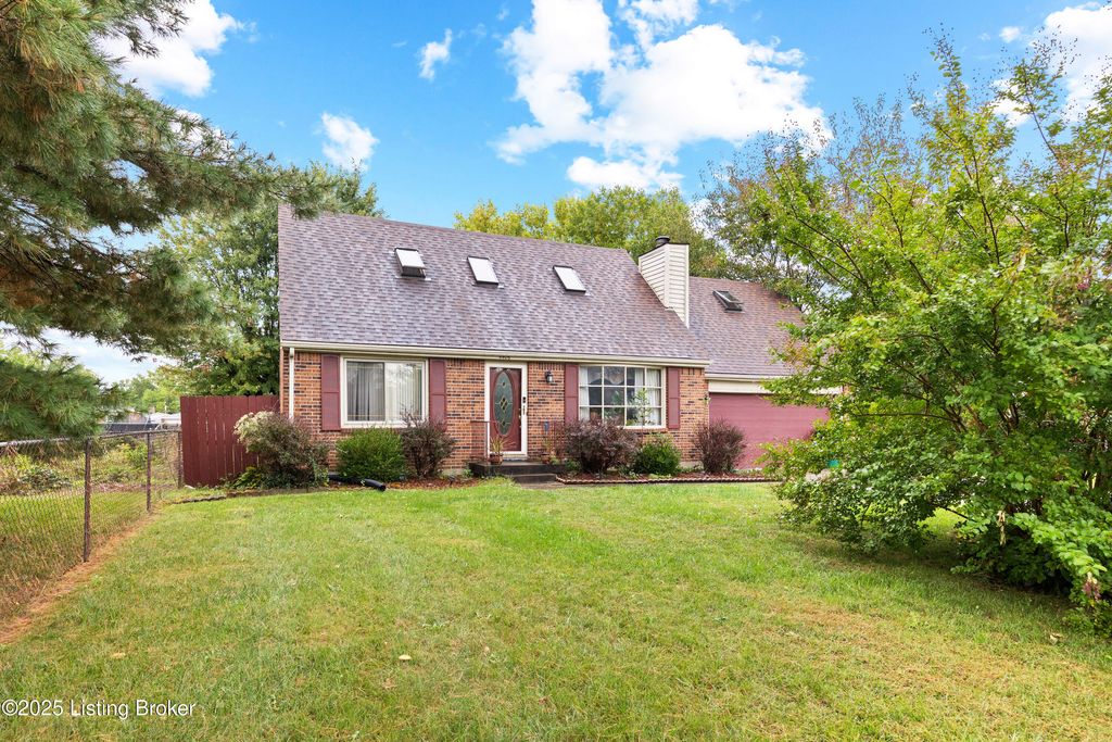 Photo of 4406 Starks Dr, Louisville, KY 40218 (MLS # 1704132)