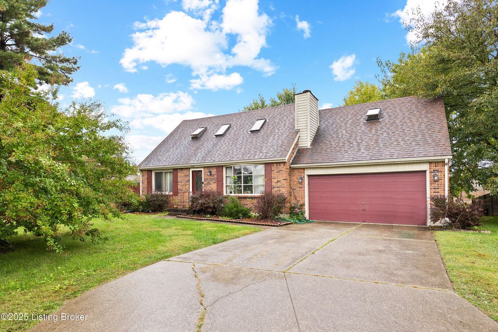 Photo of 4406 Starks Dr, Louisville, KY 40218 (MLS # 1704132)