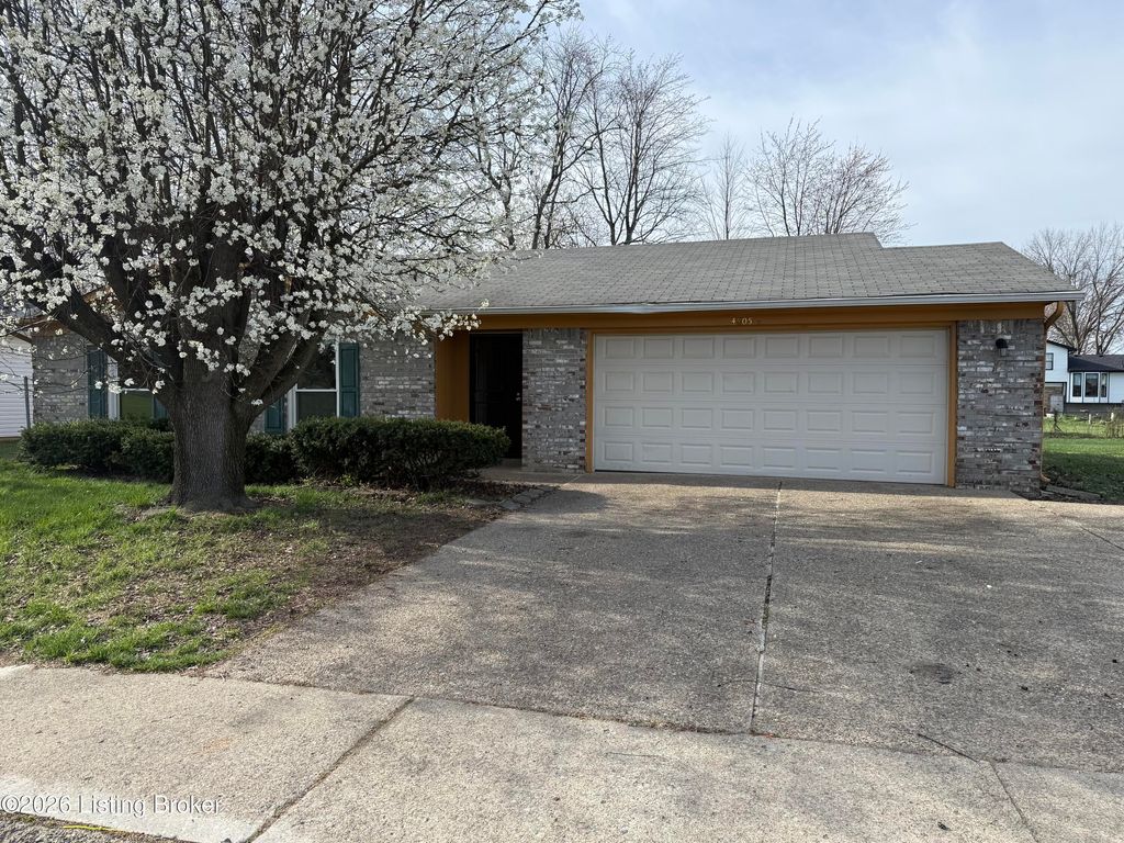Photo of 4805 E Indian Trail, Louisville, KY 40218 (MLS # 1711432)