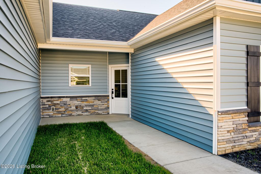 Photo of 10924 Brookley Dr, Louisville, KY 40229 (MLS # 1717048)