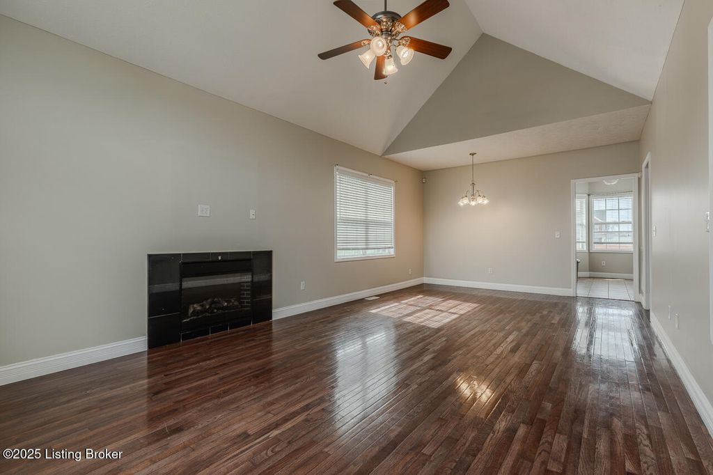 Photo of 117 Burgundy Ct, Vine Grove, KY 40175 (MLS # 1700135)