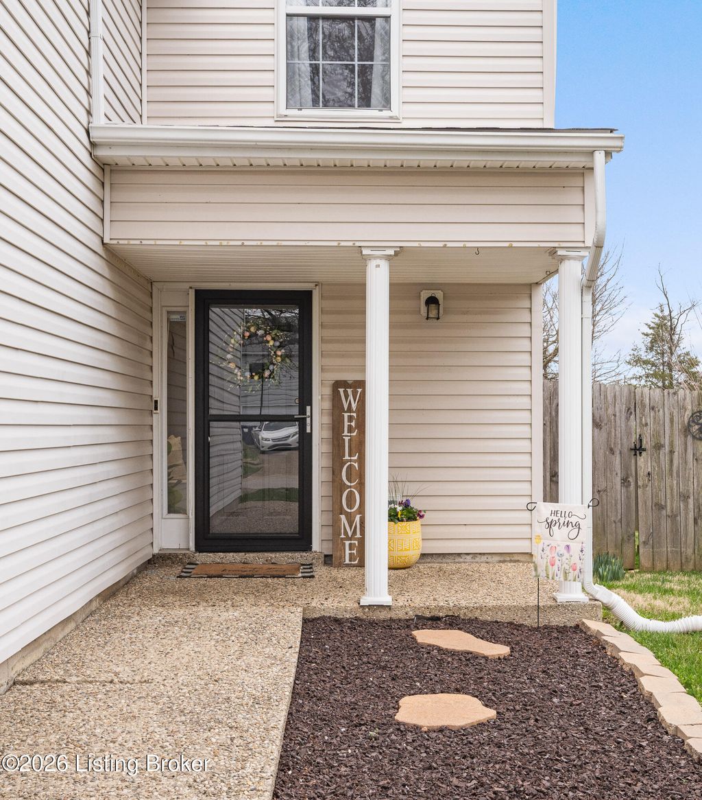 Photo of 6822 Woodhaven Place Dr, Louisville, KY 40228 (MLS # 1714590)