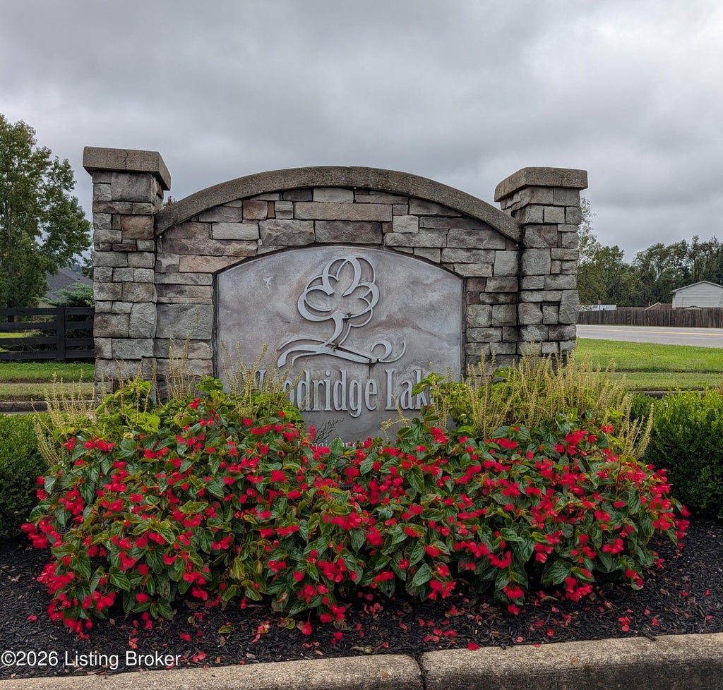 Photo of 11405 Ridge Lake Dr, Louisville, KY 40272 (MLS # 1731618)