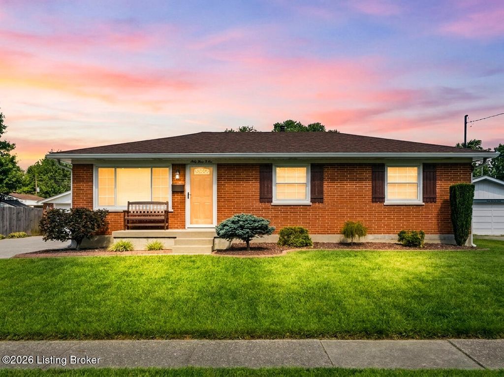 Photo of 6302 Derrick Dr, Louisville, KY 40216 (MLS # 1721927)