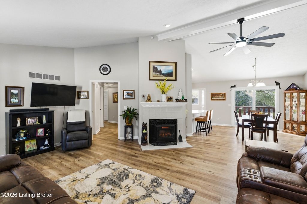 Photo of 122 Hillview Ct, Taylorsville, KY 40071 (MLS # 1708159)