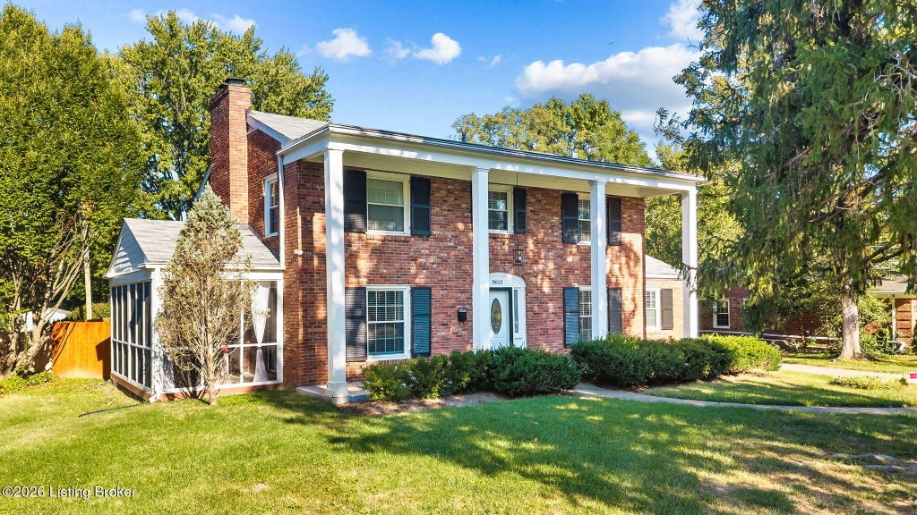 Photo of 8613 Whipps Bend Rd, Bellemeade, KY 40222 (MLS # 1732088)