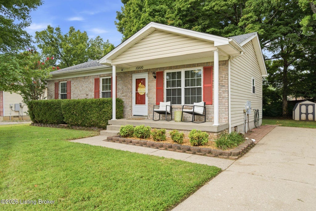 Photo of 10200 Arbor Oak Dr, Louisville, KY 40229 (MLS # 1729763)