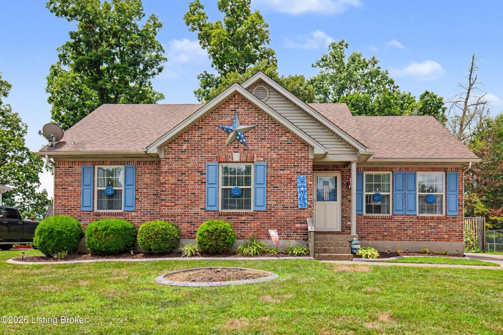 Photo of 585 River Oaks Dr, Shepherdsville, KY 40165 (MLS # 1723098)