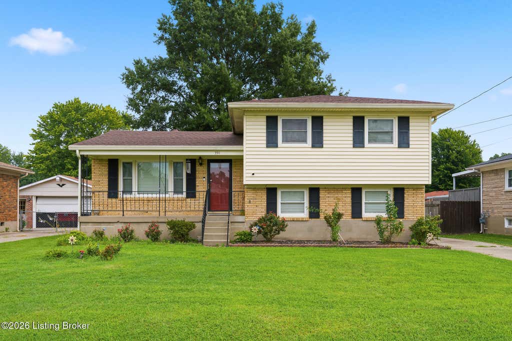 Photo of 3511 Pineland Dr, Louisville, KY 40219 (MLS # 1726450)