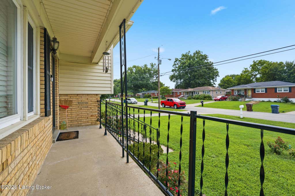 Photo of 3511 Pineland Dr, Louisville, KY 40219 (MLS # 1726450)