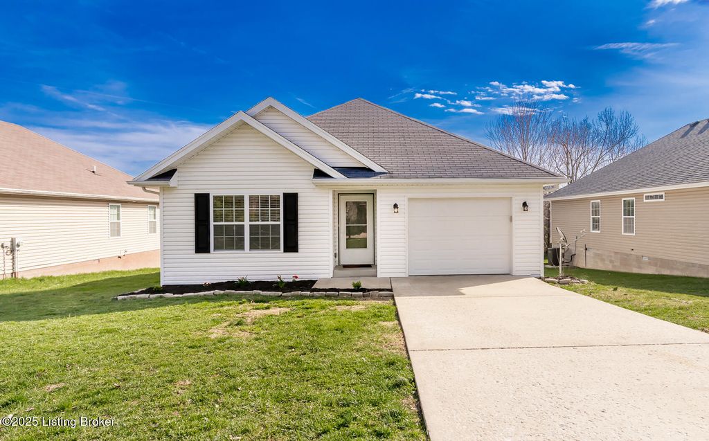 Photo of 313 Stamper Ave, La Grange, KY 40031 (MLS # 1703621)