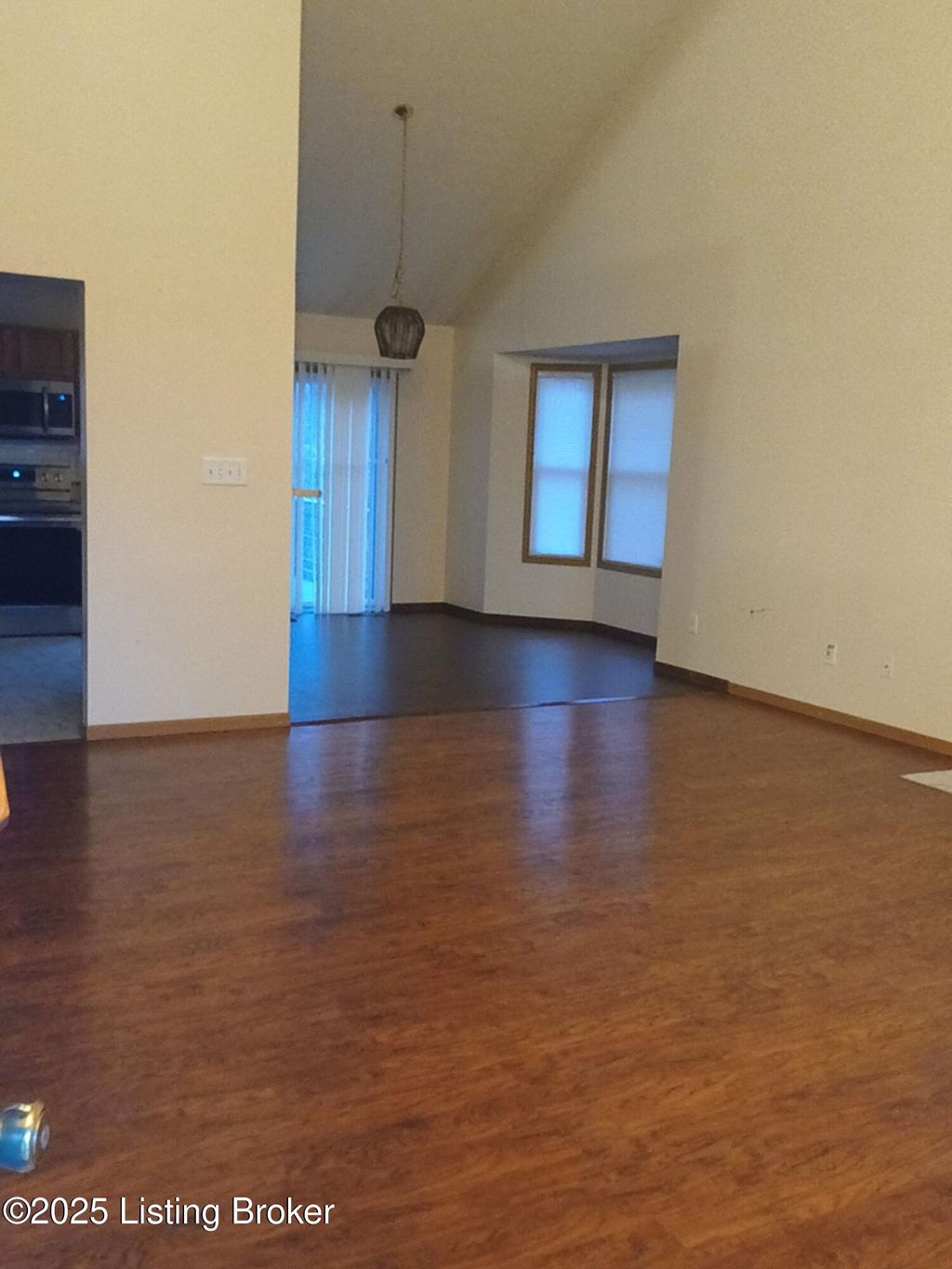 Photo of 5303 Bannon Crossings Dr, Louisville, KY 40218 (MLS # 1705920)