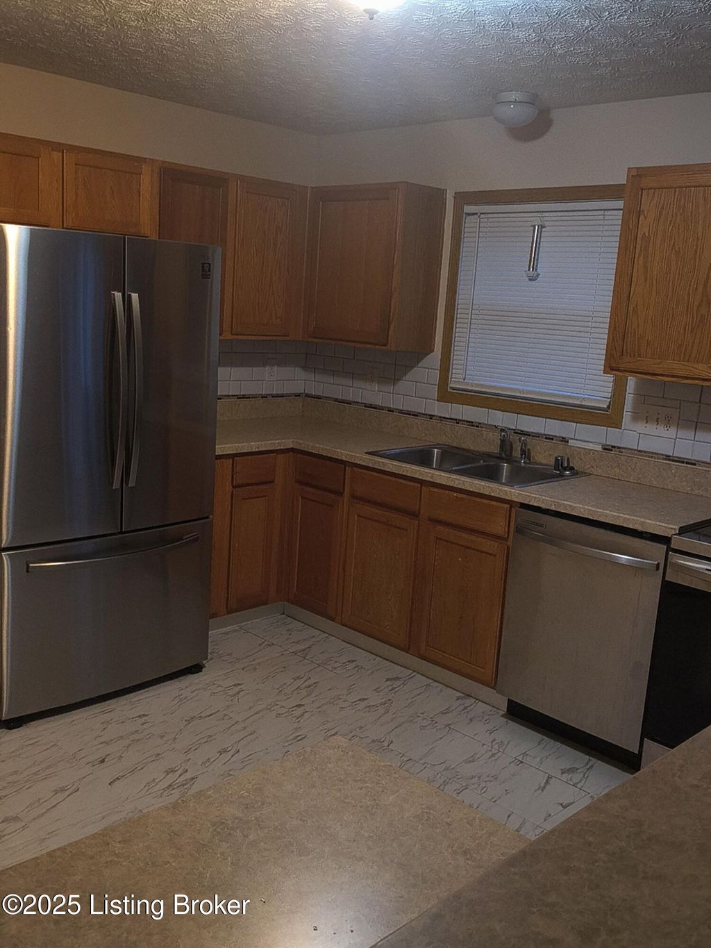 Photo of 5303 Bannon Crossings Dr, Louisville, KY 40218 (MLS # 1705920)