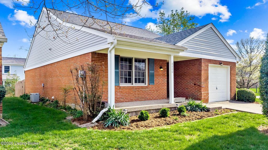 Photo of 8800 Doe Run Ct, Louisville, KY 40242 (MLS # 1713131)
