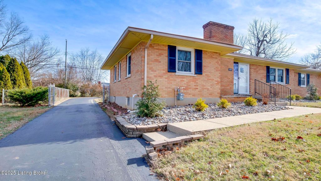 Photo of 4709 Clarmar Rd, Jeffersontown, KY 40299 (MLS # 1705770)