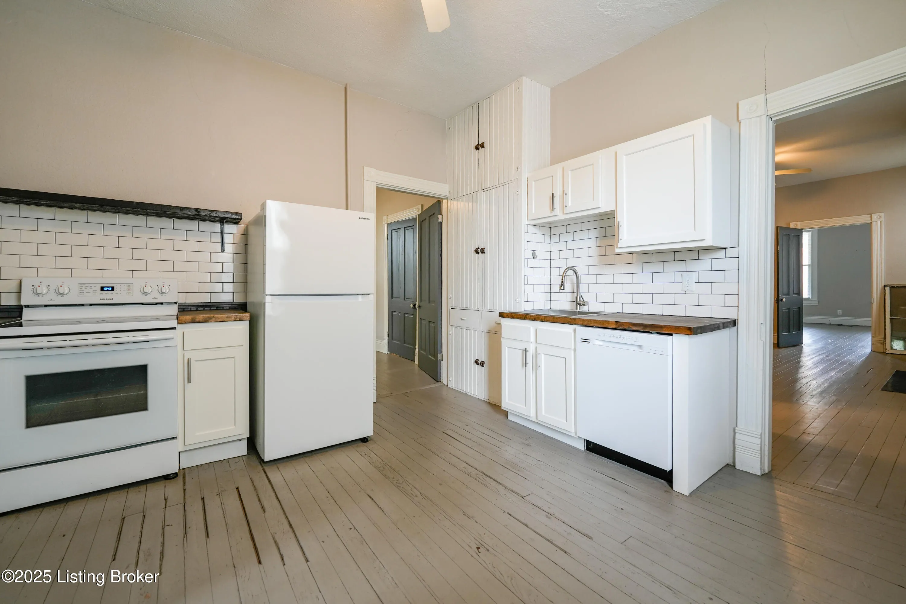 Louisville, Kentucky 40214, United States, 2 Bedrooms Bedrooms, ,1 BathroomBathrooms,Residential,Active,190591