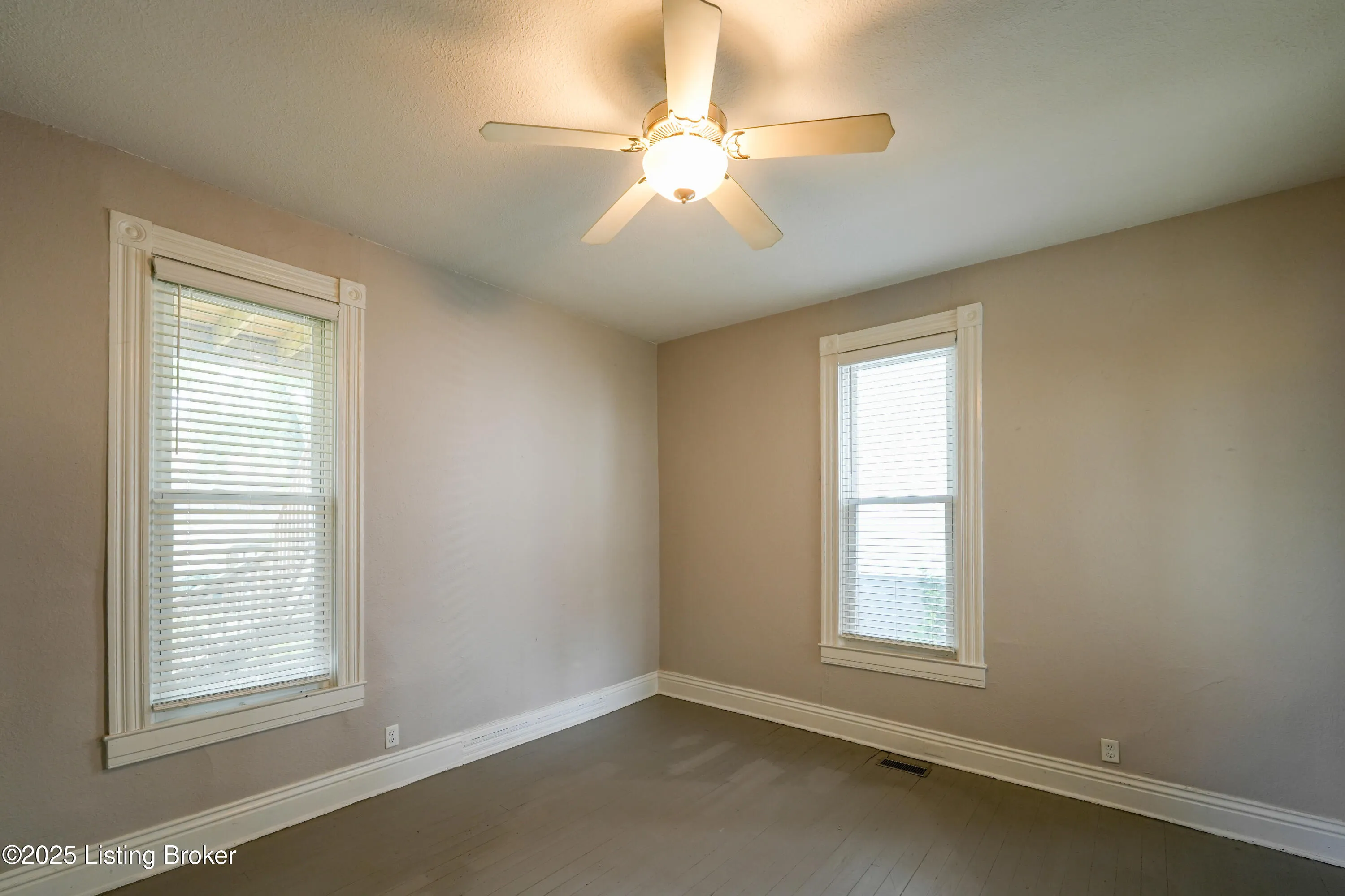 Louisville, Kentucky 40214, United States, 2 Bedrooms Bedrooms, ,1 BathroomBathrooms,Residential,Active,190591