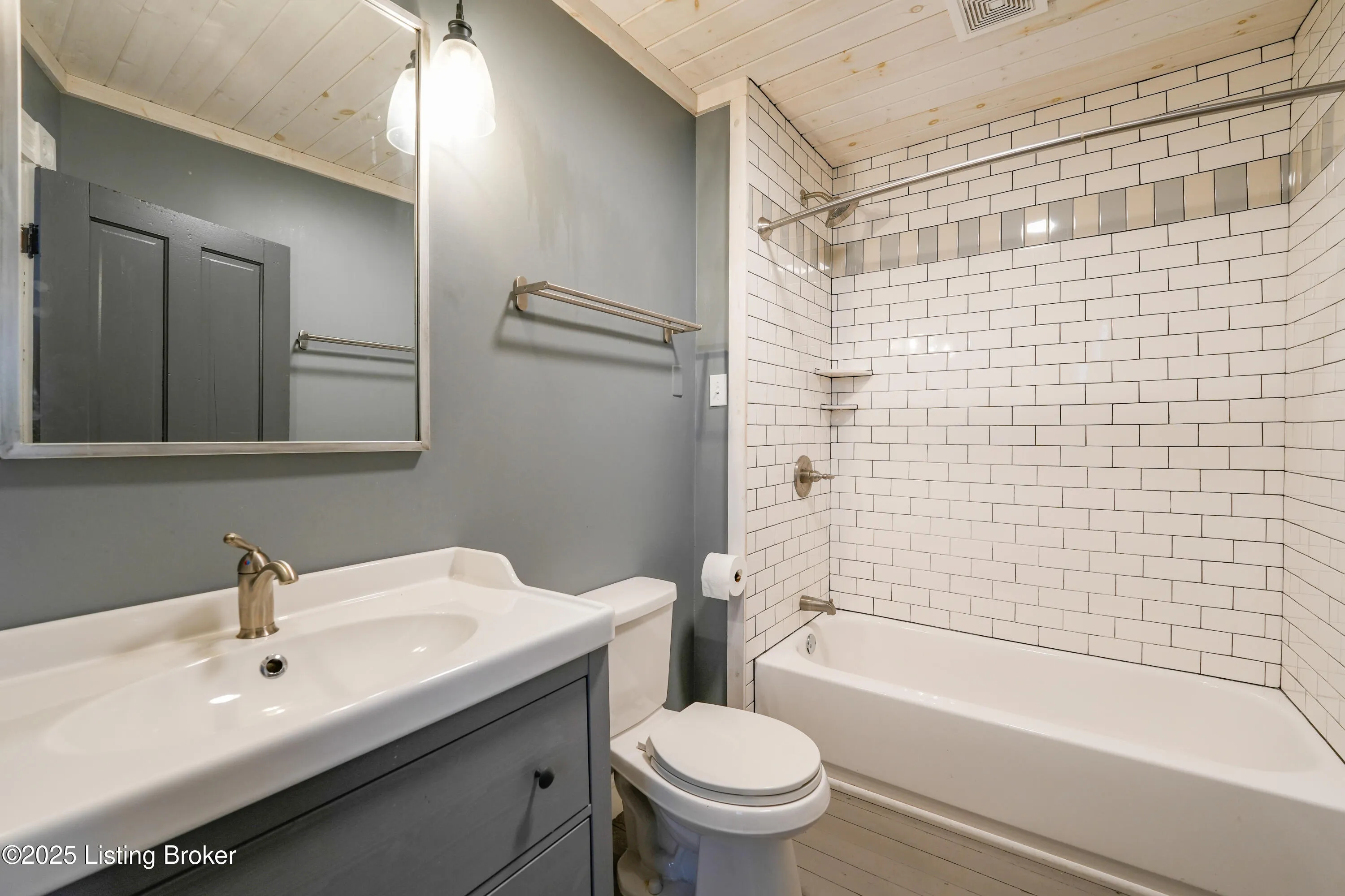 Louisville, Kentucky 40214, United States, 2 Bedrooms Bedrooms, ,1 BathroomBathrooms,Residential,Active,190591