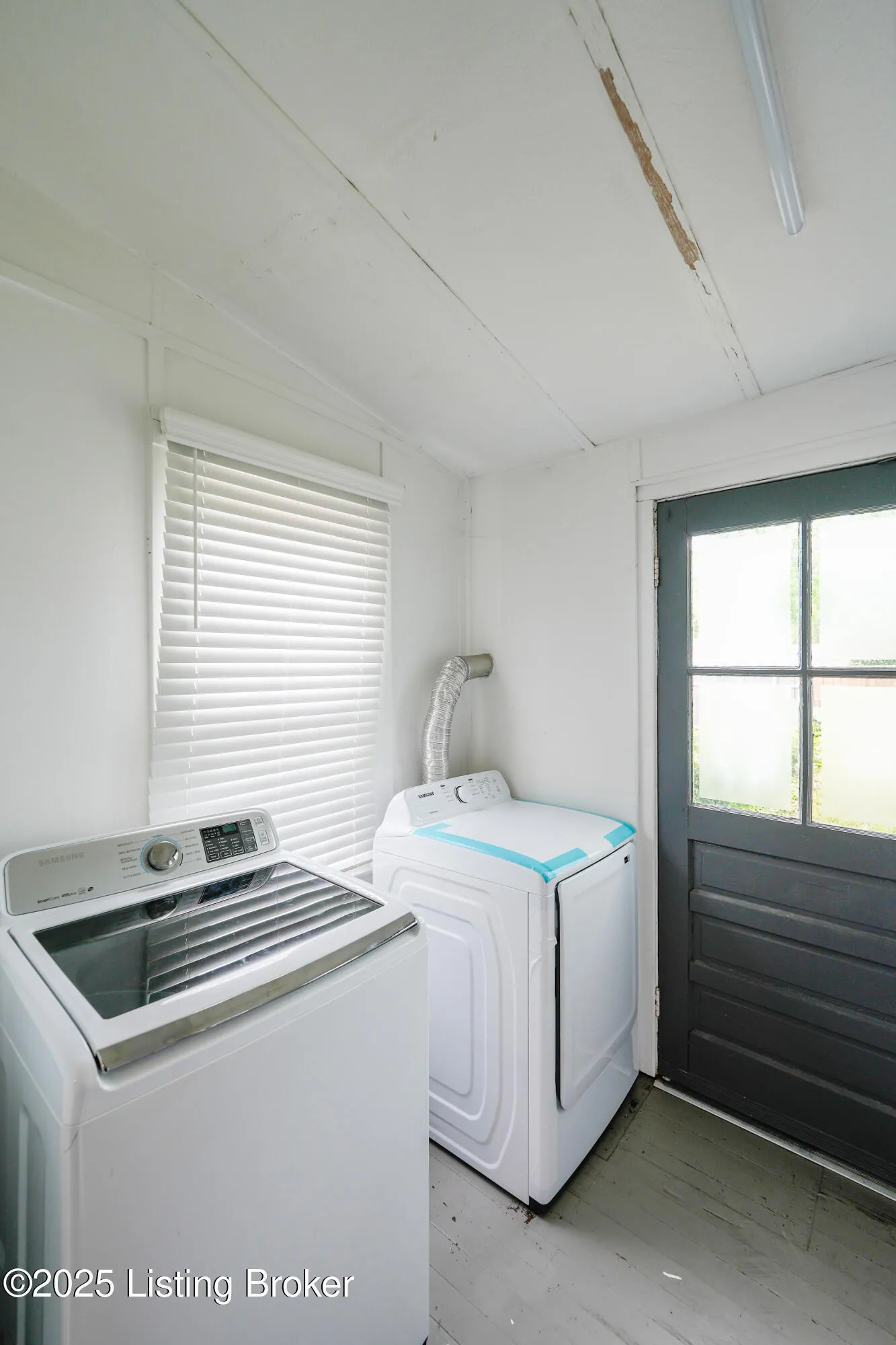 Louisville, Kentucky 40214, United States, 2 Bedrooms Bedrooms, ,1 BathroomBathrooms,Residential,Active,190591